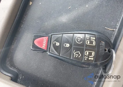 2014 Chrysler Town & Country Touring-L z USA, uszkodzony, nr VIN 2C4RC1CG1ER107844